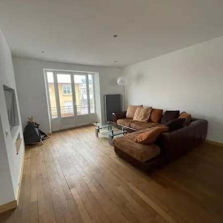 Lumineux Avec Balcon Appartement